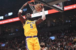 记者：我认为湖人并不将艾顿视为长期中锋人选