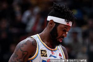 媒体人：本场末节单外援押宝杰曼不明智 身材劣势攻防都被针对