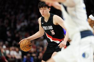 拓媒:杨瀚森速度太慢打不了短挡拆 他的水平还不能长时间出战