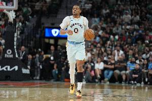 替补得分手！凯尔登8中5拿到全队第二高15分 其中三分4中3
