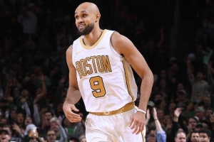 错失绝杀三分！德里克·怀特21中7&三分仅9中2  还有4失误