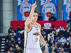 直播吧:赵继伟与妻子王君瑞参与马年辽视春晚录制 将参演小品