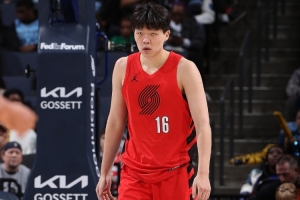 拓媒:杨瀚森刚来NBA时像受惊的小鹿 他甚至找不到一家好的外卖店