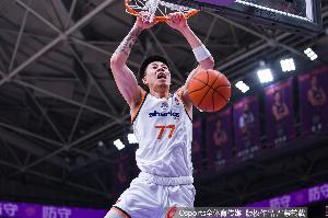 出手不多！张镇麟三分6中3拿到9分2板3助2帽没有失误 正负值+15