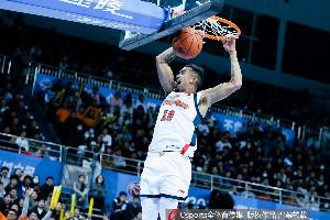 统治级表现！奎因26中18狂轰42分7板8助4断 正负值+24最高