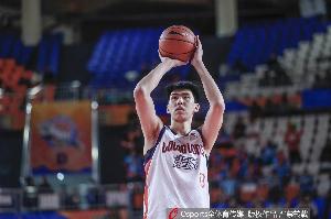 媒体人:徐昕这个赛季打到现在 算是把舆论彻底争取过来了