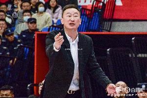 刘维伟指导因身体不适无法执教今晚比赛 由助教乌拉达代为指挥