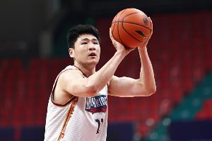 关键进球反超！赵柏清9中7拿到17分6板 三分3中3