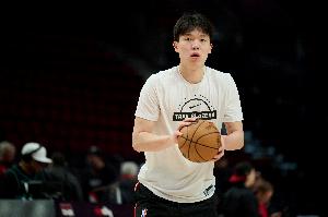 媒体人:垃圾时间对瀚森帮助不大 轮换时间或G联盟实战锻炼价值高