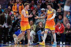 NBA官方：明天马刺对阵黄蜂的比赛因恶劣天气提前三个小时开打