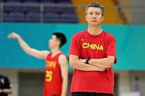 媒体人:中国男篮集训人数和时间都比往届要多要长 没法回家过年