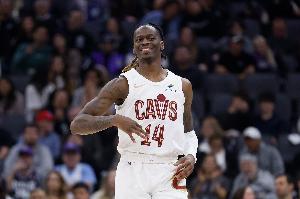 乾坤大挪移！埃利斯反击转身对抗防守背筐打板命中 骑士轰出10-0