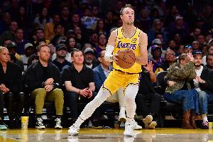 阿里纳斯:肯纳德与湖人之前的球员相比简直是全明星级别的