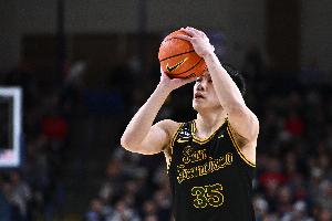 旧金山大学结束3连败！王俊杰两分球3中3拿到7分2篮板3助攻