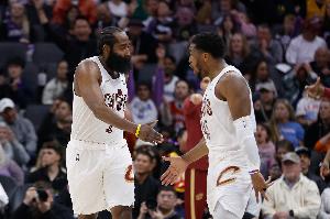 米切尔:我从未和哈登这样的球员打过球 赢球是我们共同的目标