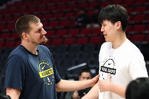 约基奇谈赛前见到杨瀚森:他很喜欢我的球风 这次交流很棒