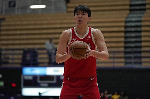 防守建功！杨瀚森被吹犯规 混音挑战成功改判好帽