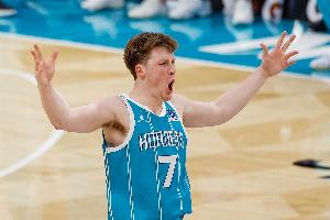 历史级别射手！克尼佩尔58场命中生涯200记三分 NBA历史最快！