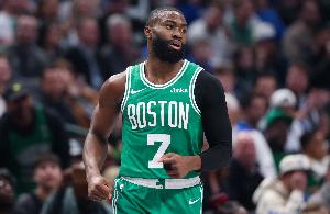 杰伦·布朗:我们出了很多空位但没投进 进攻不顺影响了防守