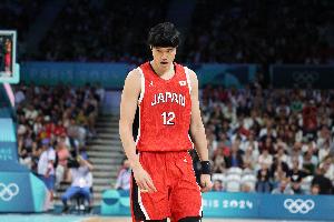 虎头蛇尾！渡边雄太14中6得13分6板1助1断1帽 下半场7中1仅得2分