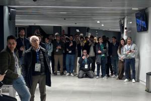 扑了个空！马卡：30多名记者在皇马包厢外蹲守穆帅，但他根本没去