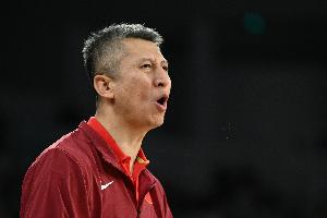 媒体人：日本队球员个人能力都比较平庸 中国男篮下半场还有机会
