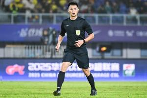 直播吧:上赛季中超金哨李海新、银哨唐顺齐将携手执法超级杯