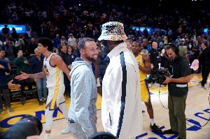 科尔:NBA在最近约20年能有詹姆斯和库里做门面 这是超级幸运的