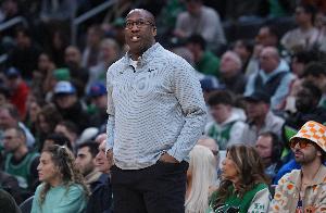 三分34投9中！面包：弱侧轮转非常出色 有效限制了马刺三分命中率