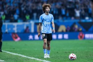 媒体人：申花想买吕焯毅大连英博不卖，大连想租谢鹏飞申花不租