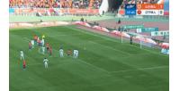 泰山第18分钟2-0领先！克雷桑造点，亲自主罚命中
