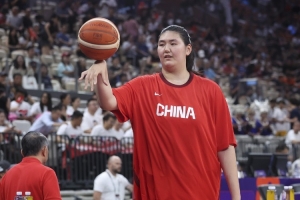 媒体人:张子宇是双刃剑 提供高效个人进攻 但影响全队的攻防发挥
