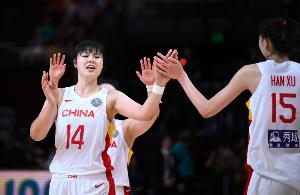 记者:中国女篮得打出火箭那种前场板优势 毕竟三分可能不如火箭