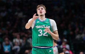 出手不多！弗拉格半场7中3仅拿7分4板3助 3次犯规