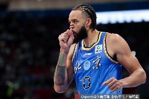 攻防俱佳！麦基替补19分钟9中8拿到19分7板1断1帽 正负值+9