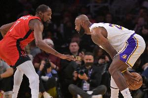 主场有很多湖密?KD:正常 湖人比赛都这样 到季后赛就都是火蜜了