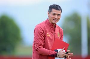 津媒:邵佳一一共招入12位中场,他将重点考察中场球员