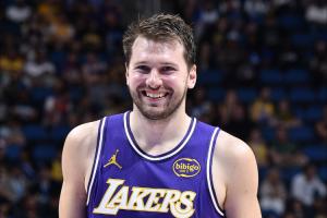 ?77太狠了！东契奇单节20+次数追平哈登 并列NBA历史第3！
