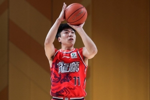 媒体人：尽管输球 但广州男篮末节打得非常热血 国内球员挺身而出